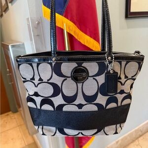 Coach Signature Tote Bag Classic Coach F17433